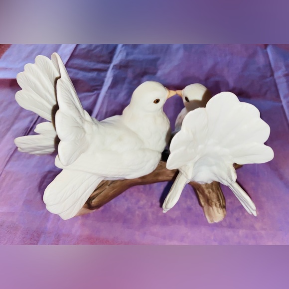 🕊️Vintage Homco White🕊️in EUC 2 Single Birds + 2 More on a Stump w/3 🌸 & 4 🍃 - Picture 2 of 16